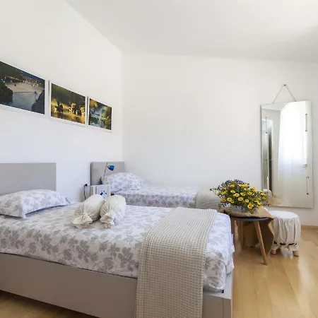 Deluxe In Ibenik Near Villa *