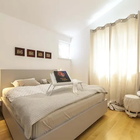 Charming With Pool Willa Szybenik