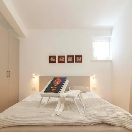 Charming With Pool Vila