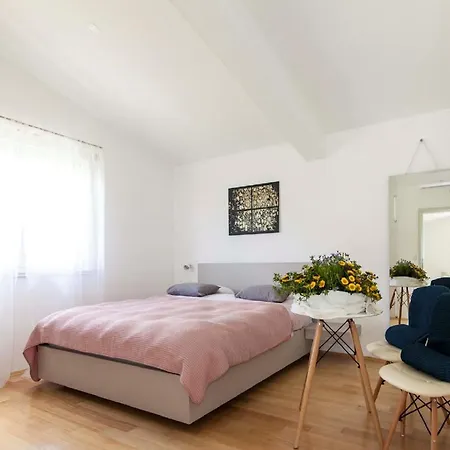 Willa Charming With Pool *