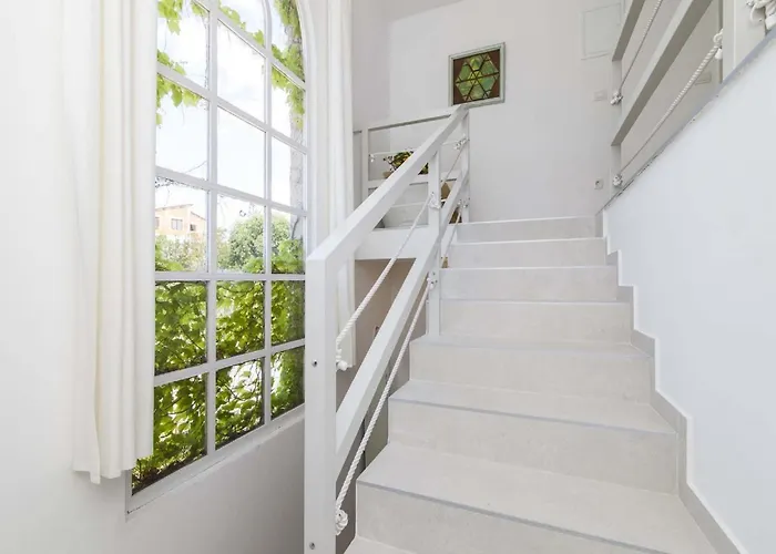 Charming With Pool シベニク