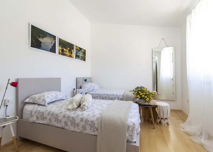 Vila Charming With Pool *