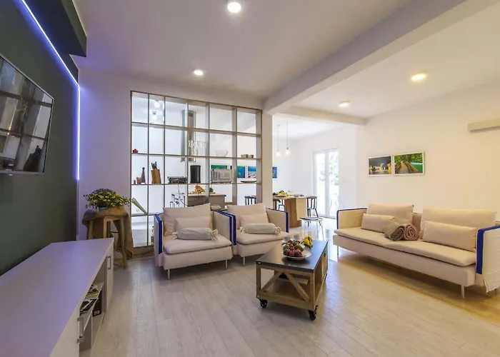 Charming With Pool ヴィラ *