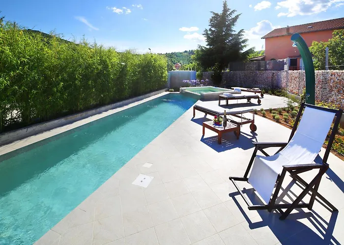 Charming With Pool Vila Šibenik