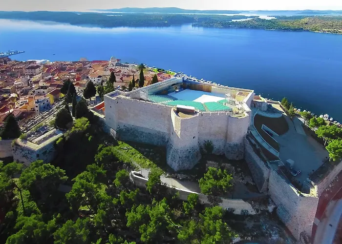 Charming With Pool Vila